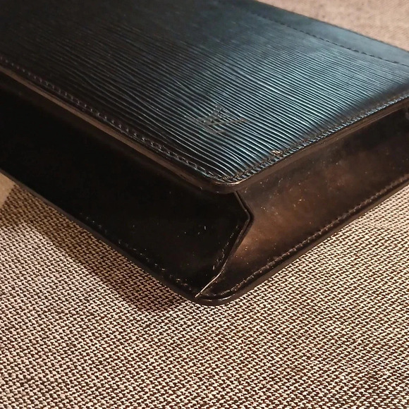 Louis Vuitton Black Epi Clutch Bag - Picture 8 of 16